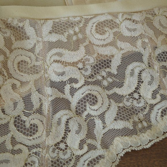 Gold Natori lace garter belt - Picture 8 of 8